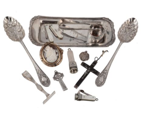 A collection of small silver and other items, comprising  A collection of small silver and other items,   comprising: a plain