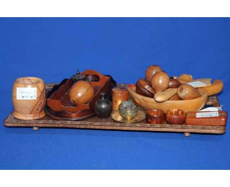 LOT OF WOODEN COLLECTABLES
including trinket boxes, a fruit bowl, small trays, etc 