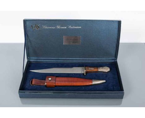 CAS HORSE-GATOR KH22111 "HISTORIAL BOWIES" BOWIE KNIFE
with wooden grips and decorative pommel complete with matching leather