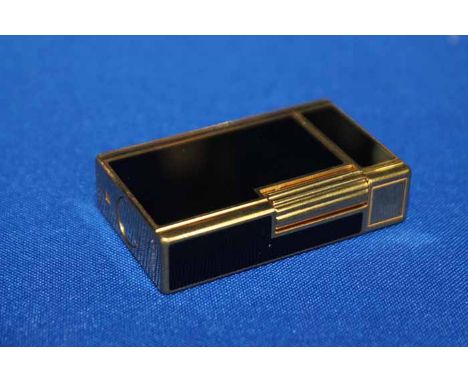 DUPONT BLACK 'LAQUE DE CHINE' GOLD PLATED LIGHTER
stamped and numbered '15LCB24' to base, 6cm long
