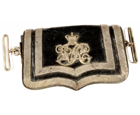 A VICTORIAN BLACK LEATHER ARMY OFFICER'S CROSS BELT POUCH, 16CM W