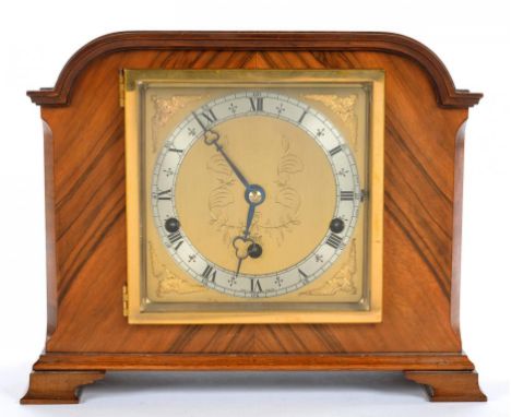AN ELLIOTT WALNUT MANTLE CLOCK, WITH SQUARE BRASS DIAL AND CHIMING MOVEMENT, 23CM H, MID 20TH C