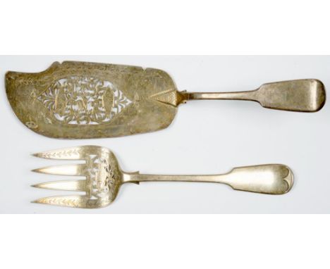 A GEORGE IV SILVER FISH SLICE, LONDON 1828 AND A SILVER FISH SERVING FORK, LONDON 1906, 8OZS