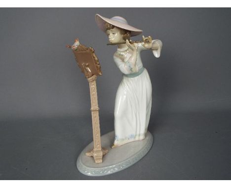 Lladro - A figurine depicting a young girl playing the flute, Songbird, # 6093, approximately 24 cm (h).