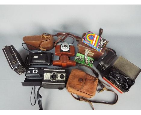 Photography - Vintage cameras and film cameras to include Pathescope H, Coronet, Kodak, also included in the lot is a Prilect