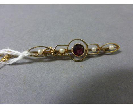 Edwardian 15ct Bar Brooch set with a central amethyst and four seed pearls