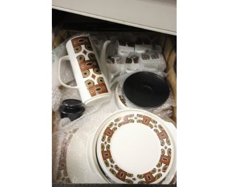 J & G Meakin (Studio) 'Maori' (27 pieces) including Coffee Pot, Jug, Sugar Bowl, 4 Cups & Saucers, 13 Plates, 2 Oblong Platte