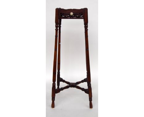 A Chippendale urn stand, 64cmH