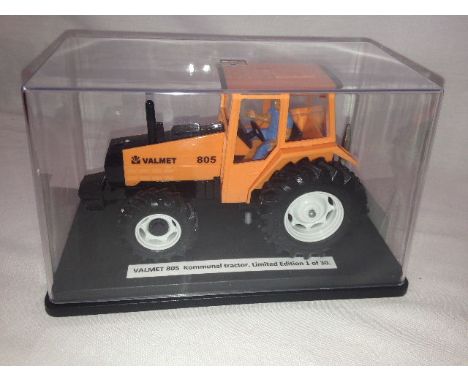 BRITAINS - VALMET 805 - KOMMUNAL TRACTOR - LIMITED EDITION - No. 1/30
