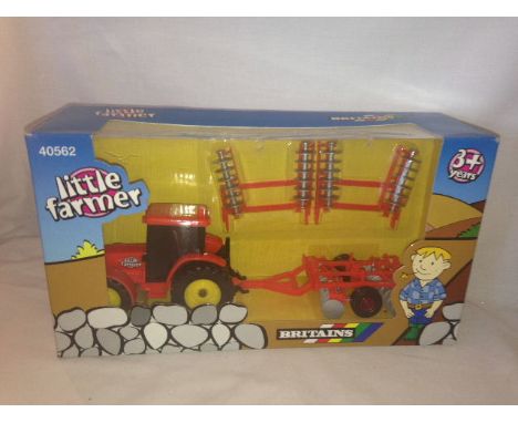 BRITAINS - LITTLE FARMER - TRACTOR AND DISCS - (40562)