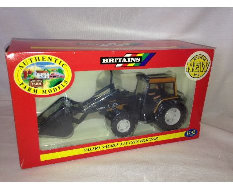 BRITAINS - VALTRA VALMET 115 CITY TRACTOR - (09448)