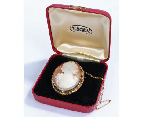 9 carat gold cameo brooch, the panel carved with a lady in profile