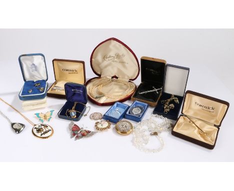 Costume jewellery, to include Wedgwood pendant, three Carrick tie pins, gilt metal gate bracelet, etc. (qty)