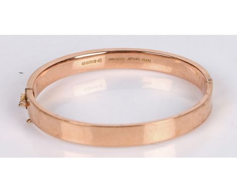 9 carat gold bracelet, with engine turned decoration and security chain, 9.3g
