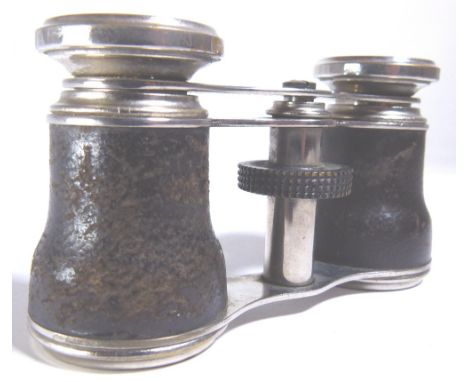 OPERA GLASSES. Pair of vintage opera glasses