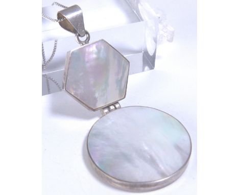 PENDANT AND CHAIN. Mother of pearl set silver pendant and chain