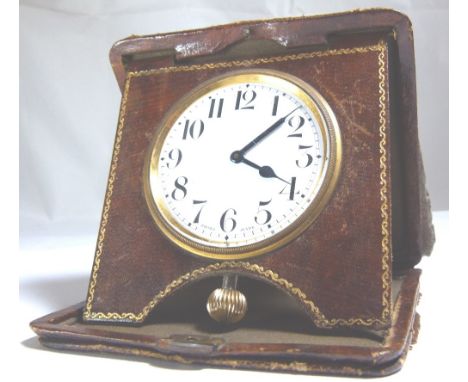 TRAVELLING CLOCK. Cased crown wind travelling clock