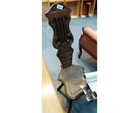 VINTAGE CHAIR. 