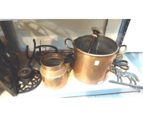 MIXED METAL ITEMS. Shelf of mixed copper, brass and cast iron items 