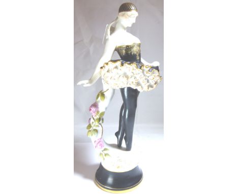 ROYAL WORCESTER FIGURINE. Art Deco Royal Worcester dancer figure, reg no 661899 model 2679, H: 25 cm