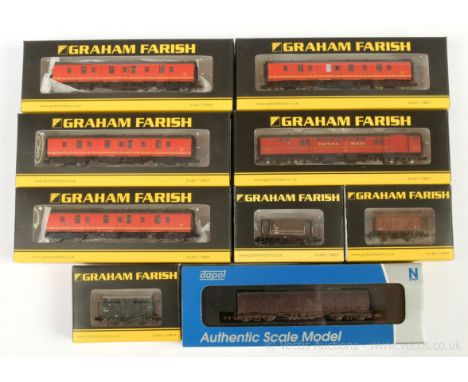 N Gauge Goods Rolling Stock comprising Graham Farish (by Bachmann) 4 x 374-044 Royal Mail Letters red livery Mk.1 BG Full Bra