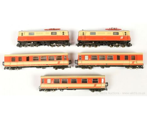 Roco HOe OBB orange and cream livery Overhead Locos and Passenger Coaches comprising 2 x Bo-Bo type 1099 Overhead Electric Lo