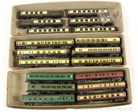 Lima / Graham Farish N Gauge mixed group of unboxed Passenger Coaches consisting of Pullmans x 6, Western Region BR chocolate