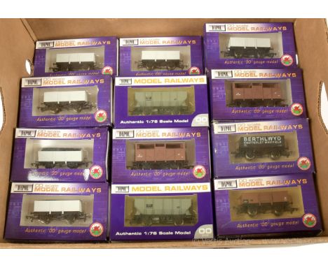 Dapol OO Gauge Goods Wagons comprising 2 x B585 21-ton Hopper Wagon, B549 GWR grey Ale Wagon, 4 x BR brown Cattle Van (3 x B5