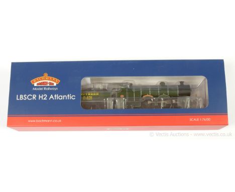 Bachmann OO Gauge Ref 31-920 4-4-2 Loco and Tender Southern lined green (ex LBSCR) Class H2 Atlantic "South Foreland" No.2421