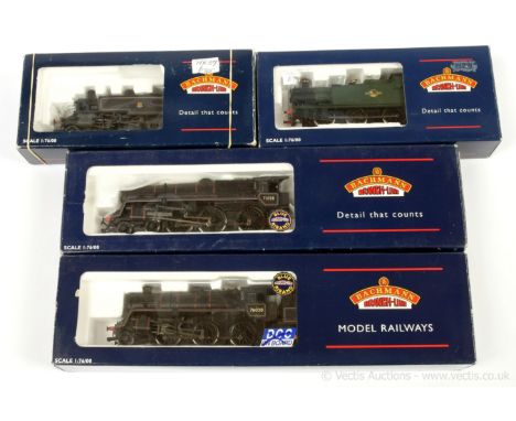 Bachmann OO Gauge group of Steam Outline Locomotives consisting of Ref 32-501 4-6-0 Loco and Tender Standard Class 5MT BR bla