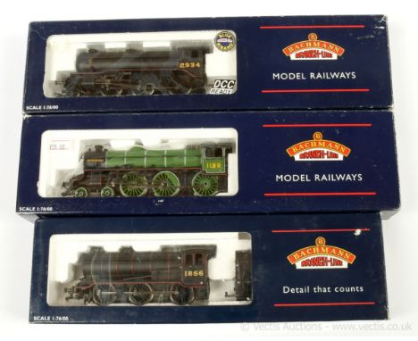 Bachmann OO Gauge trio of LNER Steam Outline Locomotives consisting of Ref 32-275 2-6-0 Loco and Tender lined black Class K3 