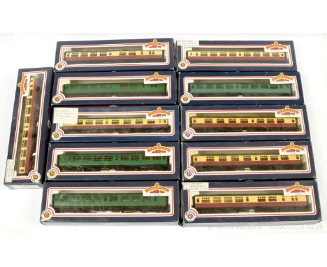 Bachmann OO Gauge Bulleid Passenger Coaches comprising 4 x BR green (34-500 Corridor Brake 2nd, 34-525 and 34-526 2nd Class a