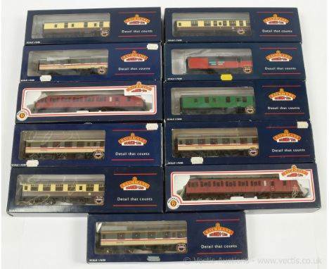 Bachmann OO Gauge Passenger Coaches comprising 4 x Intercity grey livery (39-030 2nd Class, 39-080 Brake/2nd, 39-155 1st Clas