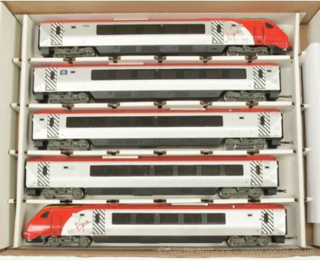 Bachmann OO Gauge 5-car Class 221 Super Voyager DEMU No.221130 "Michael Palin" comprising 2 x Trailer Cars, 2 x Centre Cars a