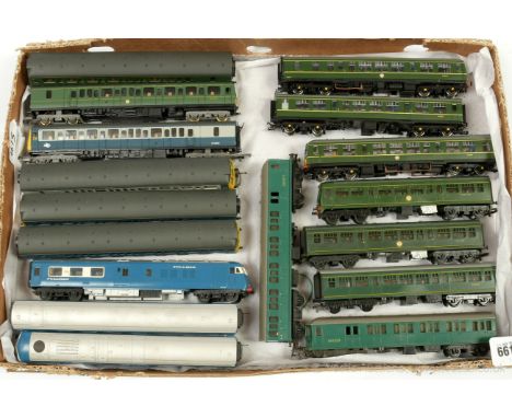Lima / Triang / Bachmann OO Gauge mixed group of Diesel Locomotives consisting of Lima BR green 2-Car DMU, 2-Car blue/grey DM