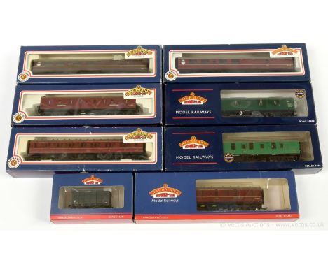 Bachmann OO Gauge Rolling Stock comprising 39-178A BR (SR) green livery Mk.1 Full Brake, 39-273 BR (SR) Mk.1 GUV, 2 x BR maro