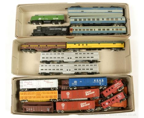 Atlas / Bachmann and other commercial manufacturers N Gauge American Outline Locomotives, Passenger and Freight Cars a quanti