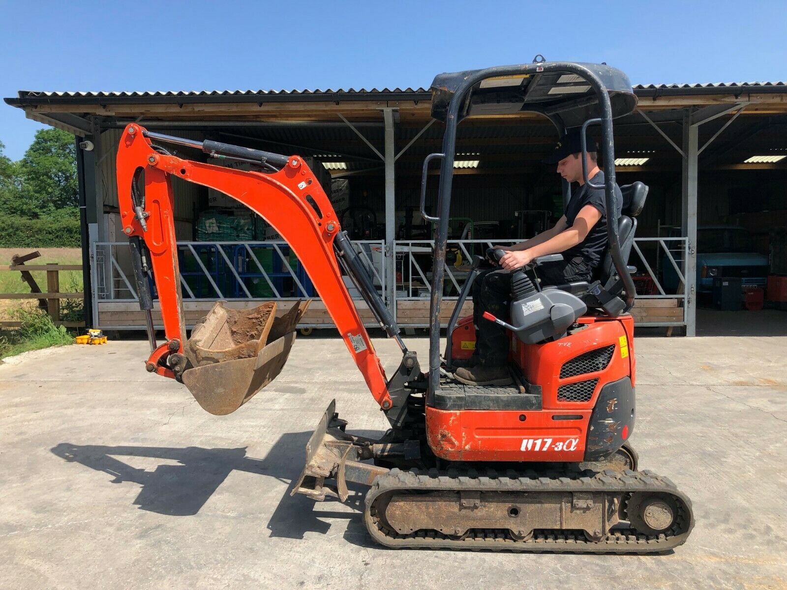 MA KUBOTA U173A EXCAVATOR, 1.7 TON, COMPLETE WITH 3 BUCKETS, YEAR
