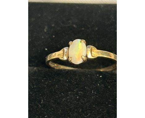 9ct gold ring set with opal size O