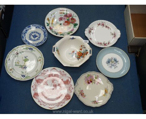 A quantity of decorative Plates including Coalport, Royal Doulton, ROyal Worcester, etc.