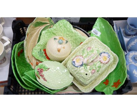 A quantity of green leaf dishes and plates including Crown Devon, Beswick, Melba ware and Carltonware, Cheese dish, honey pot