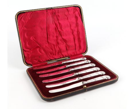 A set of six Edwardian silver pistol grip handled butter knives, Sheffield 1902, cased.