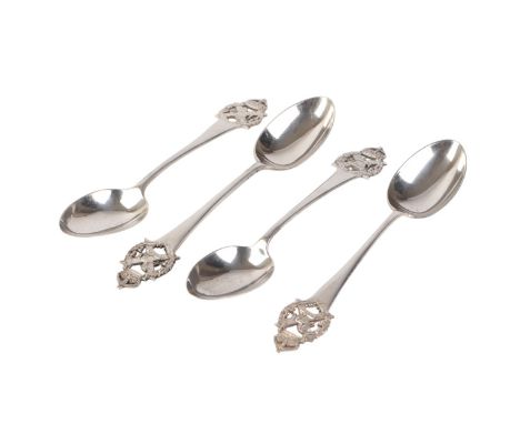 Military interest: Four silver spoons with the badge of the King Scottish Liverpool Regiment, Sheffield 1904, 115g.