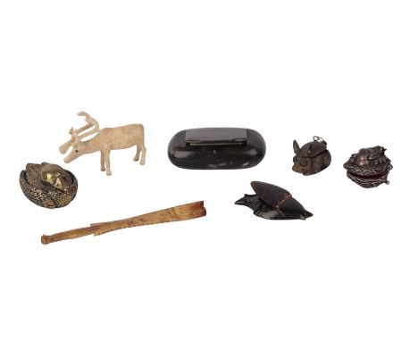 A small collection of miniature boxes including a tortoiseshell snuff box.