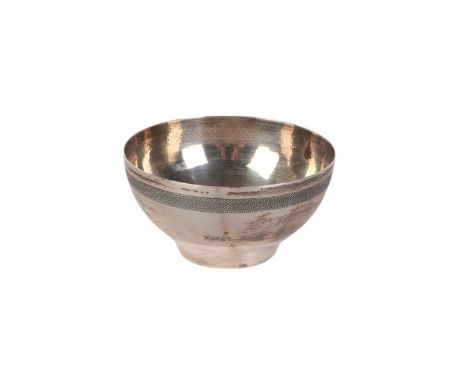 An Egyptian silver bowl with impressed mark dating to 1933 / 1934, 10.5cms diameter, 124g.