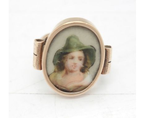 A 9ct gold portrait ring, weight 4g, size M