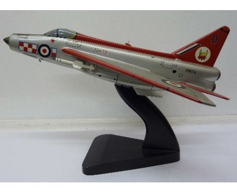 A Bravo Delta Models BAE English Electric Lightning F2 P-1 scale model aircraft 1/32th scale, length 40cm