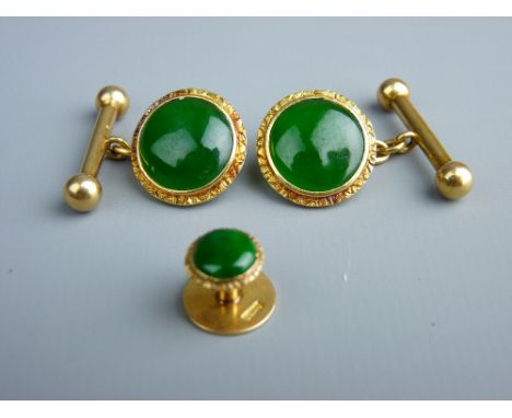 A PAIR OF TEN CARAT GOLD & DARK JADE CUFFLINKS with matching stud