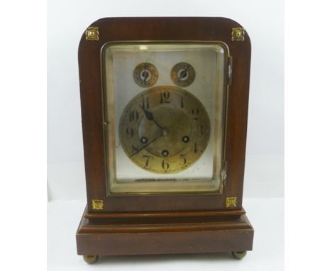 A JUNGHANS EARLY 20TH CENTURY MAHOGANY CASED BRACKET CLOCK, having 8-day chiming movement with brass circular dial and Arabic