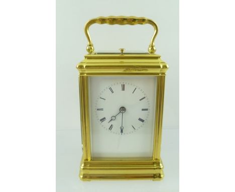 AN EARLY 20TH CENTURY FRENCH GILT BRASS CARRIAGE CLOCK, having 8-day mechanism with platform lever escapement, repeater and g
